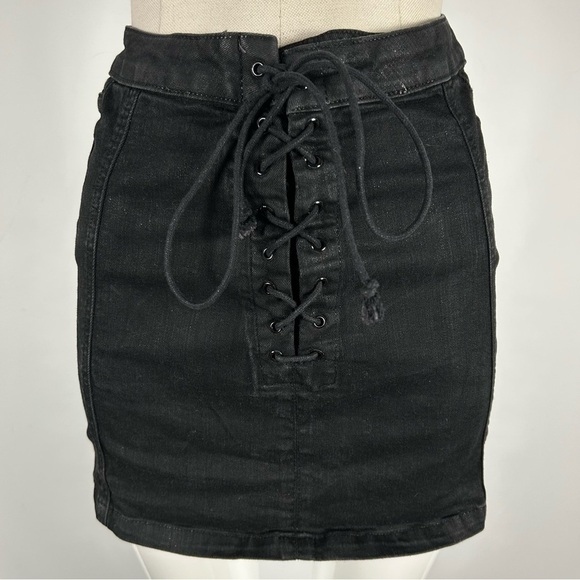 ❤️ BDG Black lace up Denim Skirt M - Picture 3 of 10